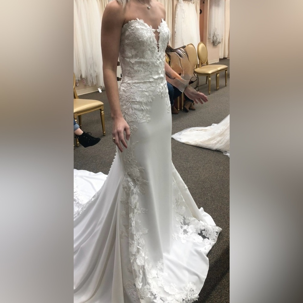 Pronovias Epico Wedding Dress & Veil Sz U. 0. Professionally cleaned & preserved